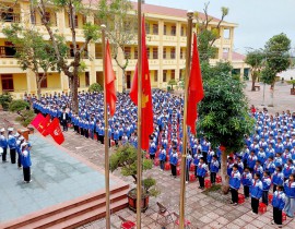 Hoạt động chào cờ đầu tuần tại buổi lễ trao quà Tết